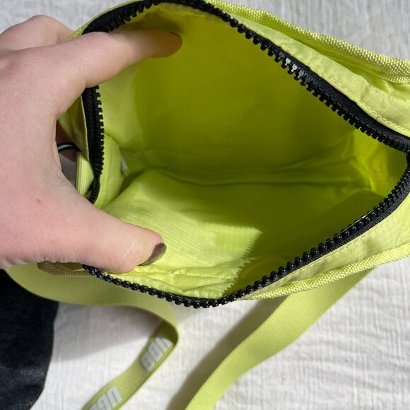 NEW Ugg Janey II Ripstop Green Crossbody Mini Bag - Picture 7 of 7
